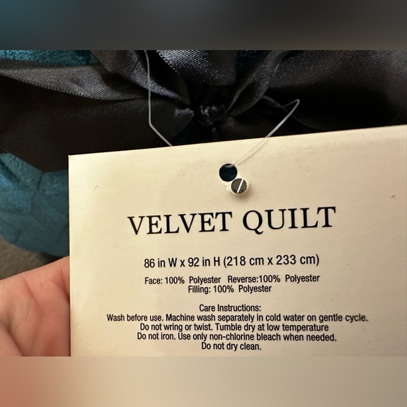 Modavari Velvet Quilt - Picture 3 of 4